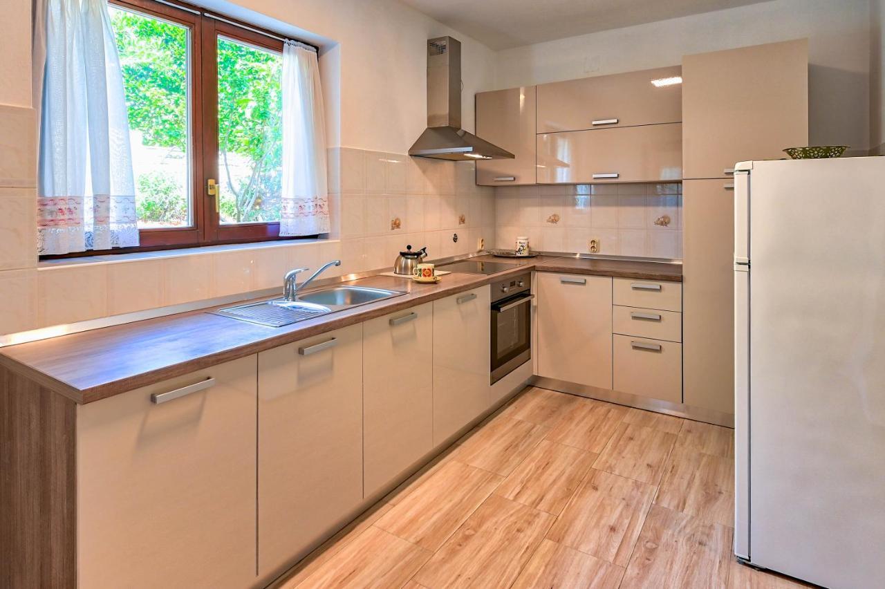 Iby Apartment Póla Kültér fotó
